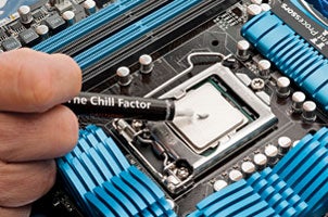 Applying thermal compound to the CPU